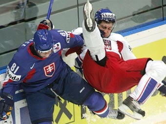 Фрагмент матча Чехия - Словакия. Фото Владимира Беззубова, AFP
