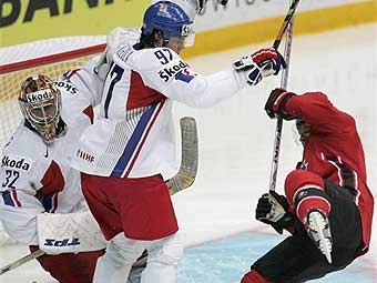 Фрагмент матча Чехия - Канада. Фото Александра Неменова, AFP
