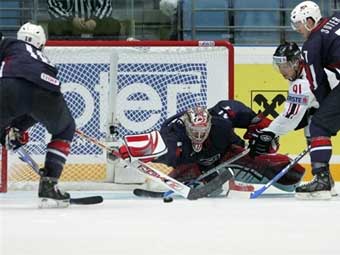 Голкипер сборной США Джон Грэм стал одним из лучших игроков в матче с командой Словакии. Фото Натальи Колесниковой, AFP